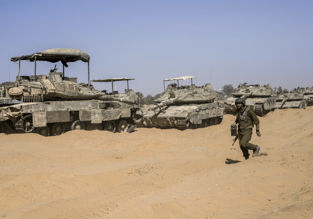 5月5日，以军坦克开近加沙南部地区。美联社
