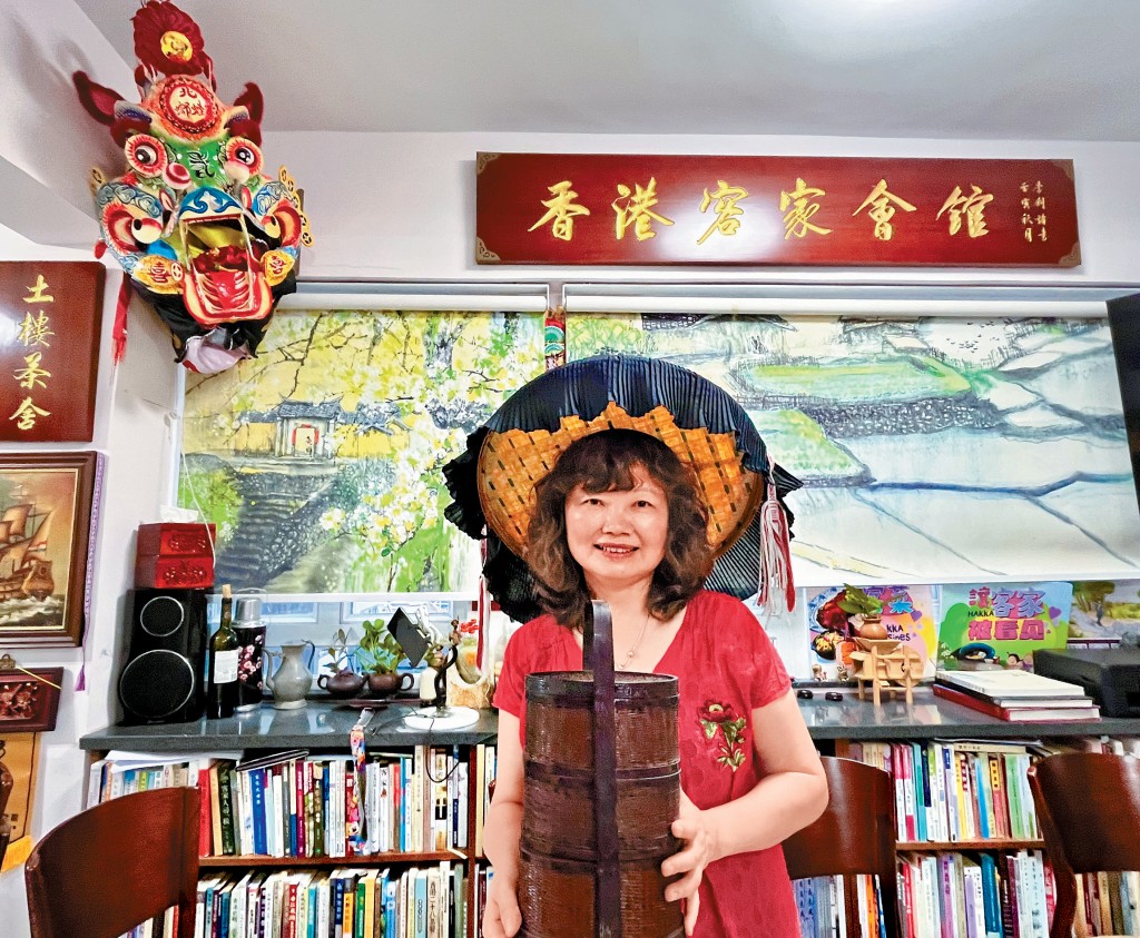 林文映長年推動本港客家文化，遠赴世界各地尋訪客家族群的異鄉故事。