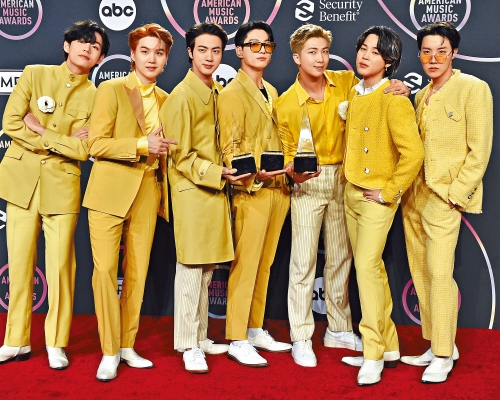 BTS在AMA擸3獎成贏家,包括全晚大獎「年度藝人」。