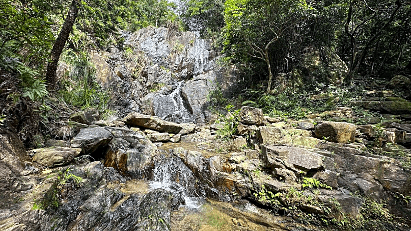 龍虎山瀑布潺潺流水，景色美麗。網圖