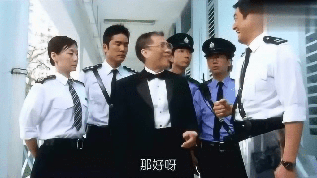 鄧梓峰曾參演電影《龍咁威》鄧sir一角令人印象深刻。