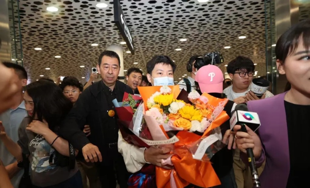 趙心童回到深圳。 趙心童回到深圳。