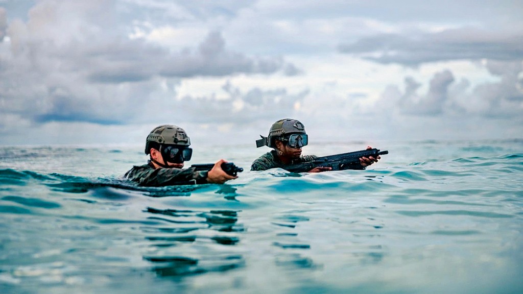 美國海軍陸戰隊3月24日在印度洋迪戈加西亞島模擬偵察行動。