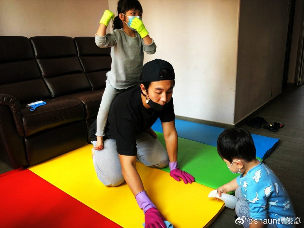 Shaun話每朝陪完仔女做功課，就會搵遊戲陪佢哋玩。