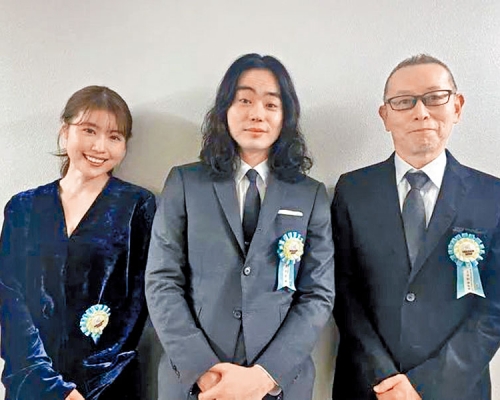 （左起）《她與他的戀愛花期》有村架純、菅田將暉及導演土井裕泰都有現身頒獎禮。