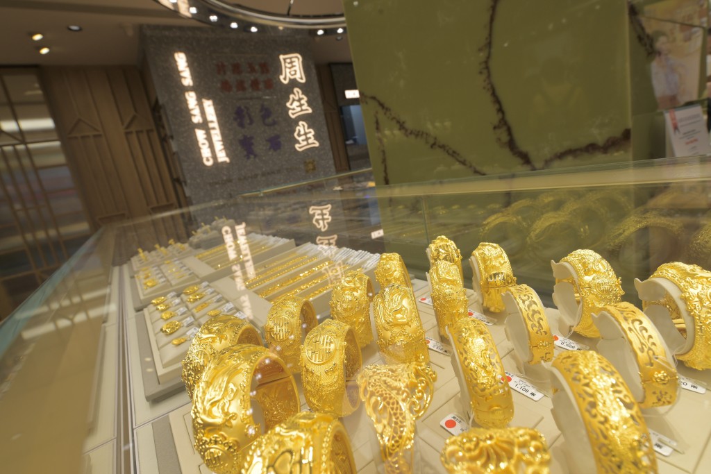 周生生大中华区营运总经理刘克斌称，今年双春兼闰月，可刺激黄金、珠宝产品的销售表现向上。