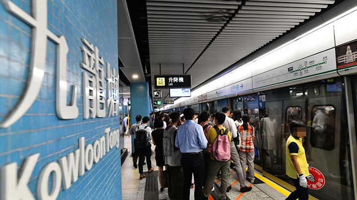 港鐵指,一名車站顧客服務及收益保護人員初步確診,過去幾日曾於九龍塘及油塘站工作。資料圖片