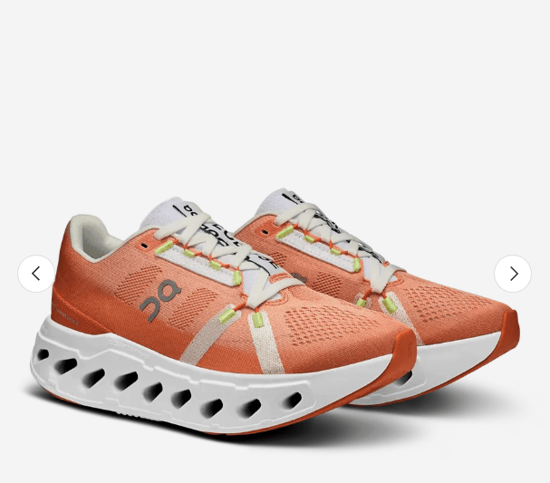 周潤發所穿的running shoes價值約1,500元的橙色厚底On Cloudeclipse波鞋，非常之sharp醒外，還非常之適合跑步。