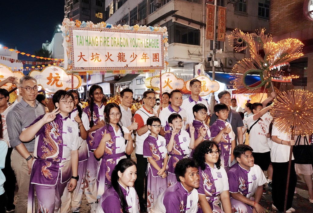 參與舞火龍的少年警訊大合照。陳浩元攝 參與舞火龍的少年警訊大合照。陳浩元攝