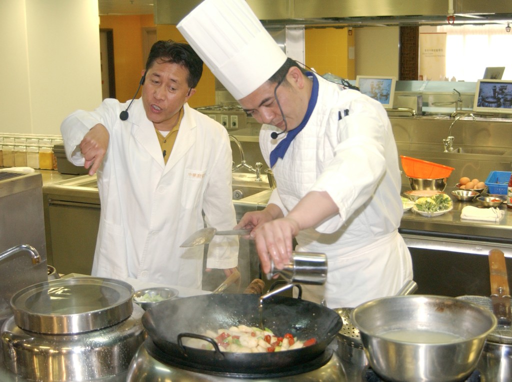 甄文达1985年在加州三藩市成立以他名字命名的国际烹饪学校。