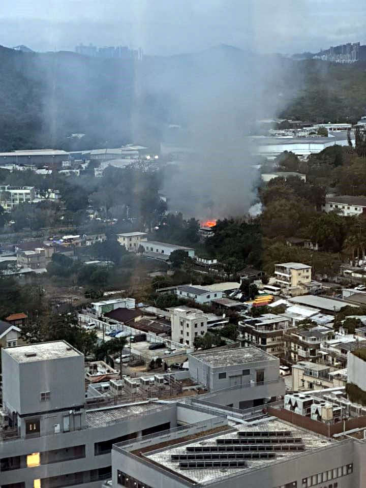 濃煙席捲半空。 網圖 濃煙席捲半空。 網圖