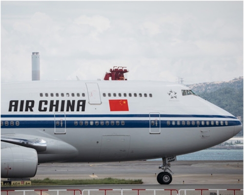 中國國航CA122航班一早飛往平壤也可能是為混淆視線。 
