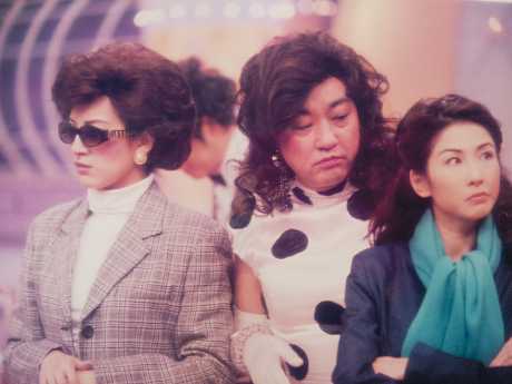 馬小靈（左）在《歡樂今宵》模仿已故名人「祥嫂」洪金梅最經典。（《東周刊》圖片）