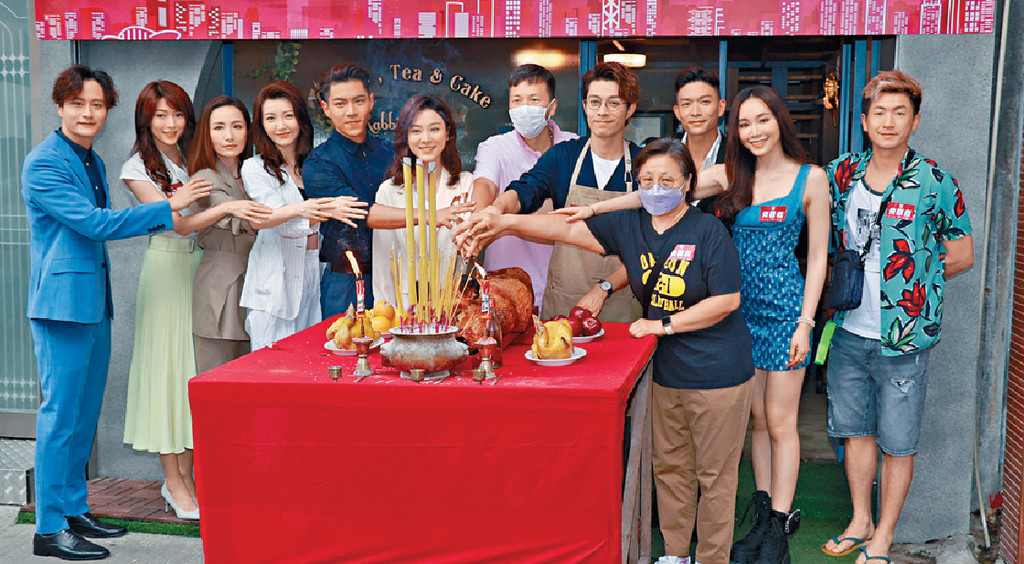 ■《旁觀者》台前幕後祈求工作順利。