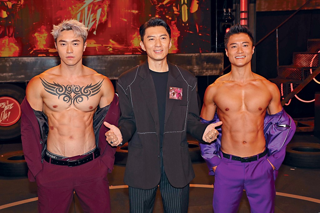 袁偉豪大讚兩位野男肌肉發達。