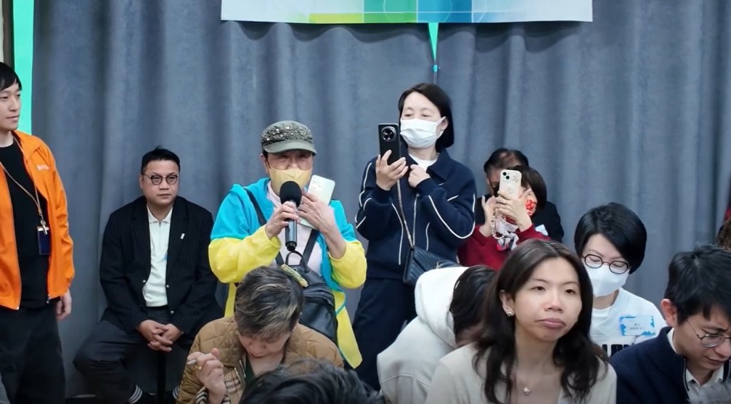 簡介會上不少業主及地產代理提出不同的問題。何永賢fb圖片
