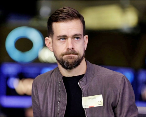 社交媒體Twitter創辦人兼行政總裁多爾西（Jack Dorsey）拍賣自己的首條推特貼文。美聯社