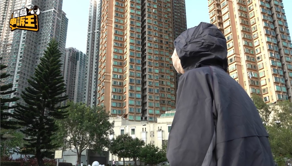 《星島申訴王》報道過不少情色騙案。最經典一宗同樣為一位老翁,因為網戀鬼迷心竅地又按樓又貸款,前前後後被騙走接近500萬元款項。 《星島申訴王》報道過不少情色騙案。最經典一宗同樣為一位老翁,因為網戀鬼迷心竅地又按樓又貸款,前前後後被騙走接近500萬元款項。