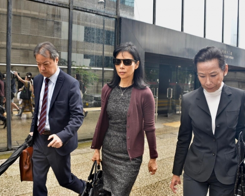 陳婉玉(中)稱從沒有把信給賭王。