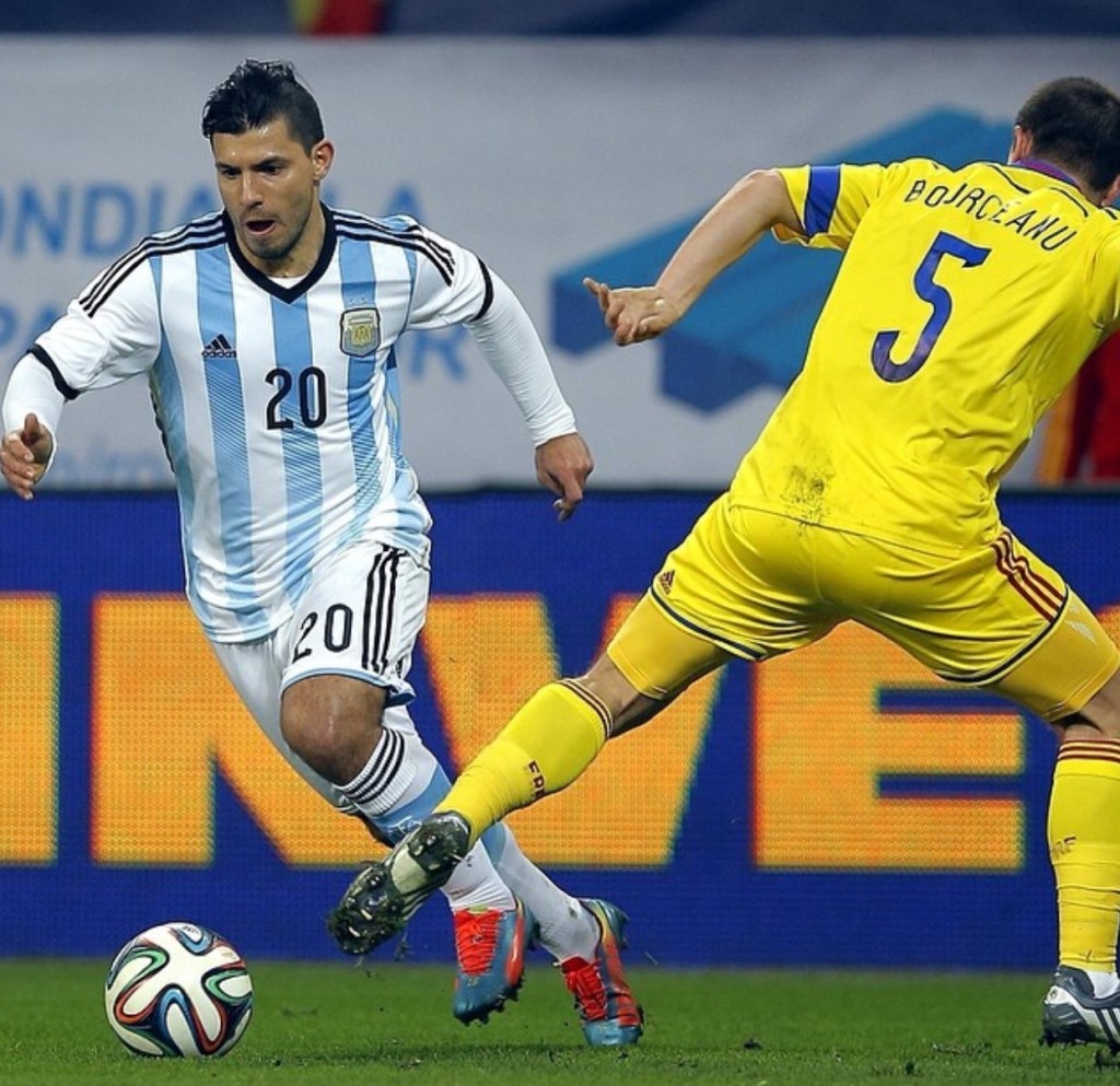 阿古路(左)协助阿根廷夺得一四年世界杯亚军。阿古路Instagram图片