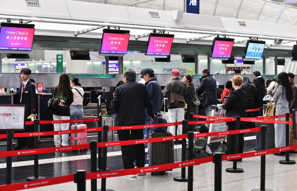 香港航空公司宣布，將於周四（12日）起上調客運燃油附加費。資料圖片