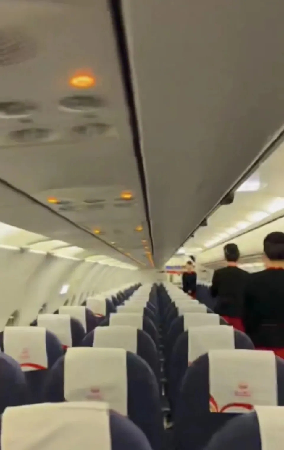 女乘客發布影片中四周均沒有其他乘客。  網片截圖