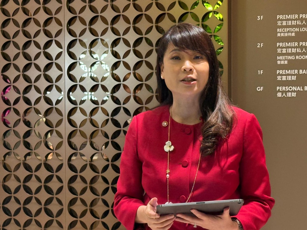 李貴莊表示，首8個月財管客戶按年錄得雙位數升幅，又料明年零售銀行整體內地客戶有高雙位數增長。