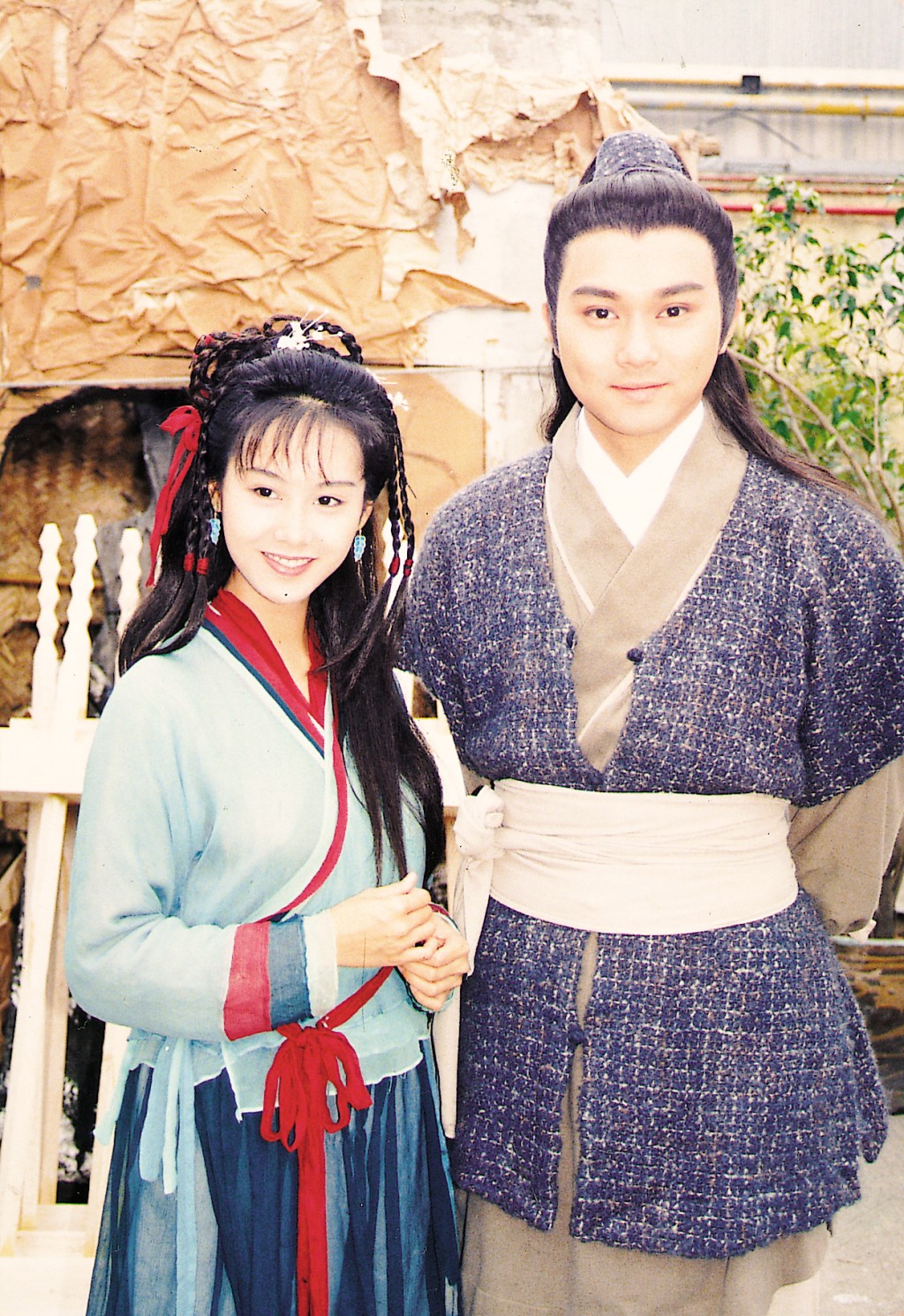 張智霖曾為TVB拍1994版的《射鵰英雄傳》演郭靖，與朱茵演的黃蓉大受歡迎。