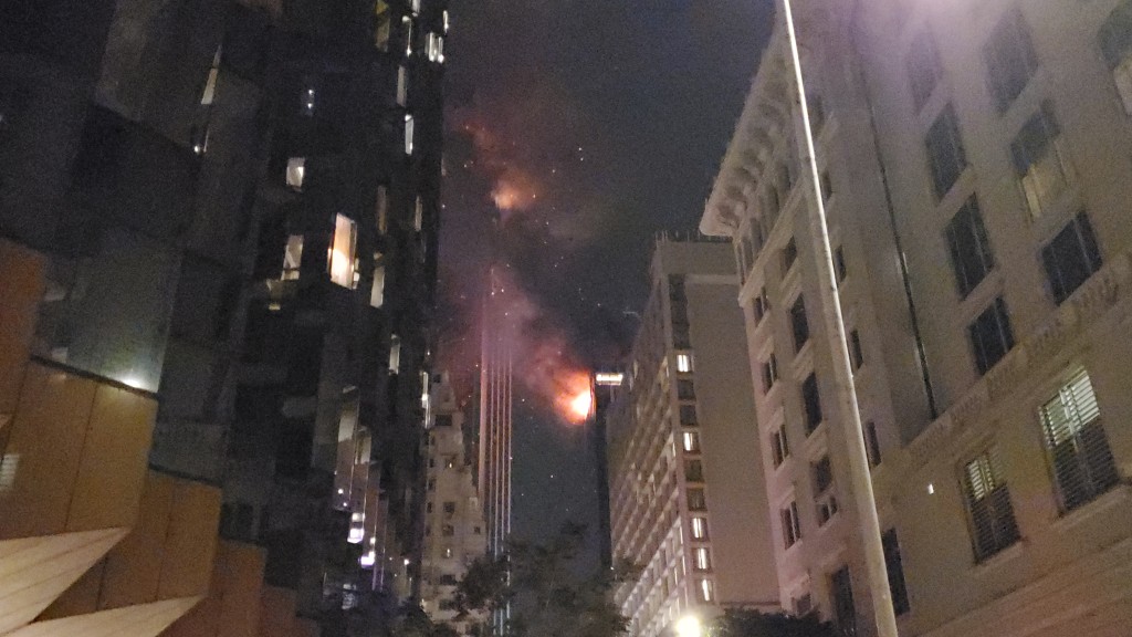 附近多座建筑物够火警波及。