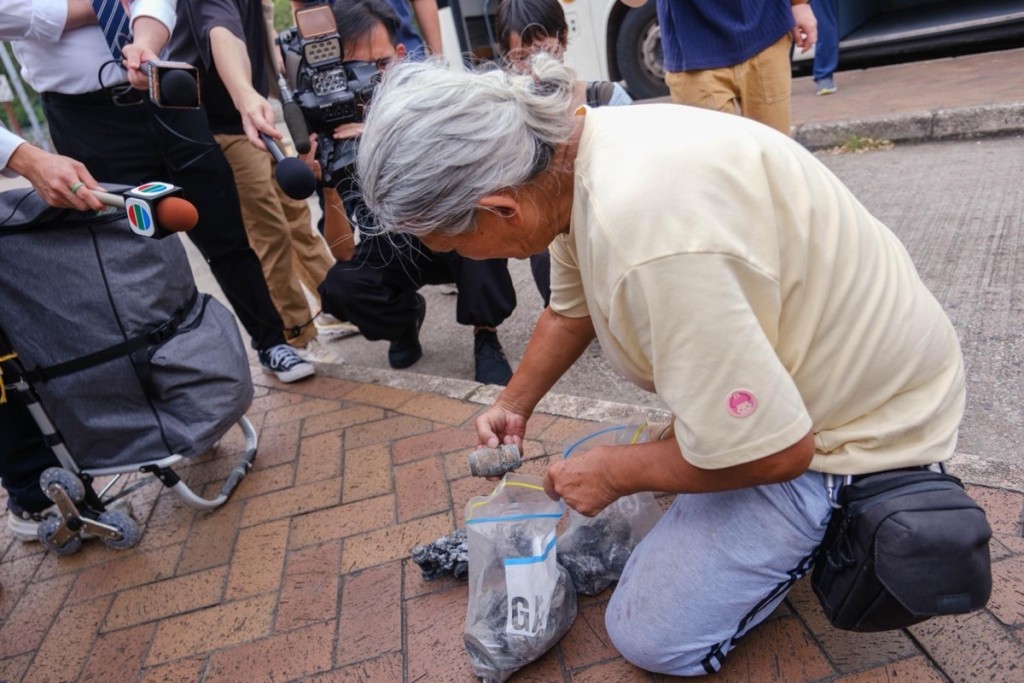 盧先生帶熔掉的鏡頭離開，「偶爾望一下、偶爾紀念一下！」