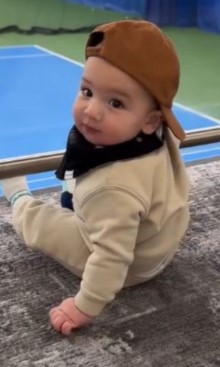 謝婷婷早前曝光兒子Brooklyn的正面樣。