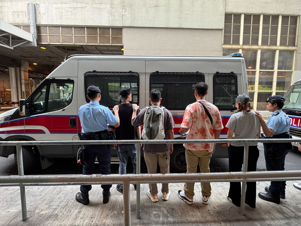 跨部門掃黃及打擊黑工行動拘捕19人 。警方圖片