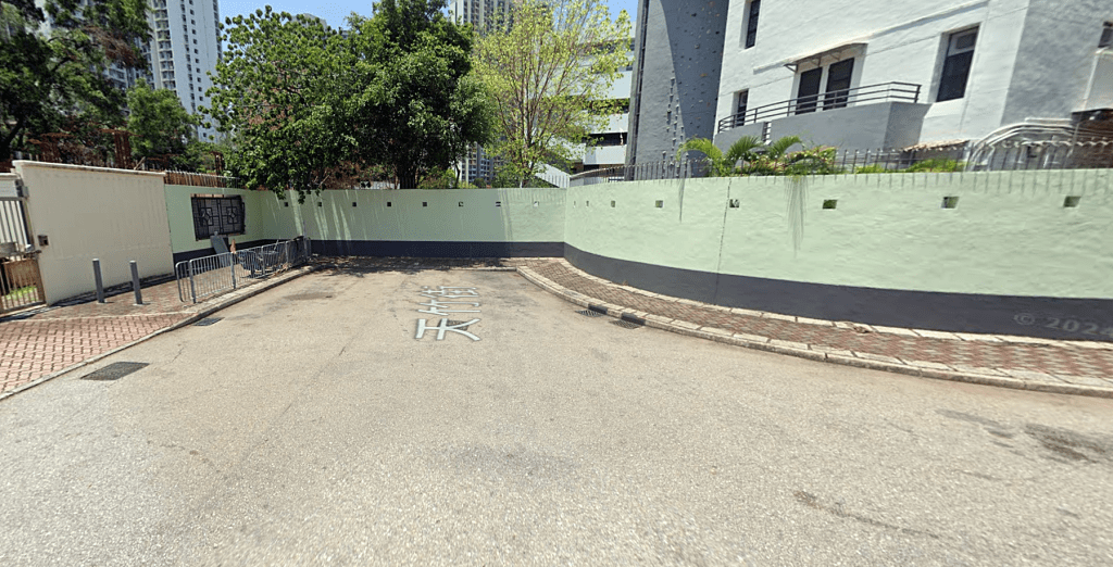 司機把貨車停泊在天竹街近天水圍污水抽水站。