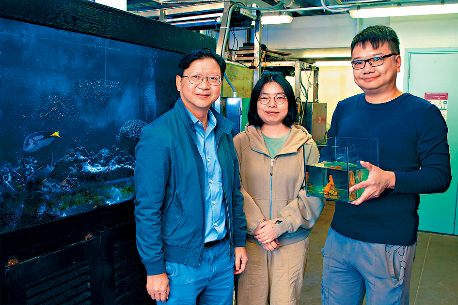 邱建文（左）的團隊發現兩個軟珊瑚新物種，他認為研究擴闊了對粵港澳大灣區軟珊瑚多樣性的認識。
