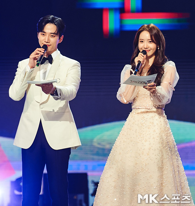 二人擔任《MBC歌謠大祭典》主持。
