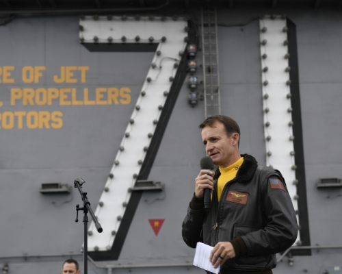 美國航空母艦羅斯福號艦長克羅澤。AP資料圖片