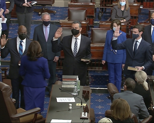 美國民主黨3名參議員正式宣誓就職。AP圖