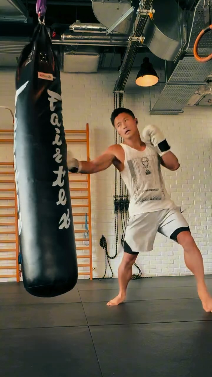關經翰(Oswald)是運動健將。 關經翰(Oswald)是運動健將。