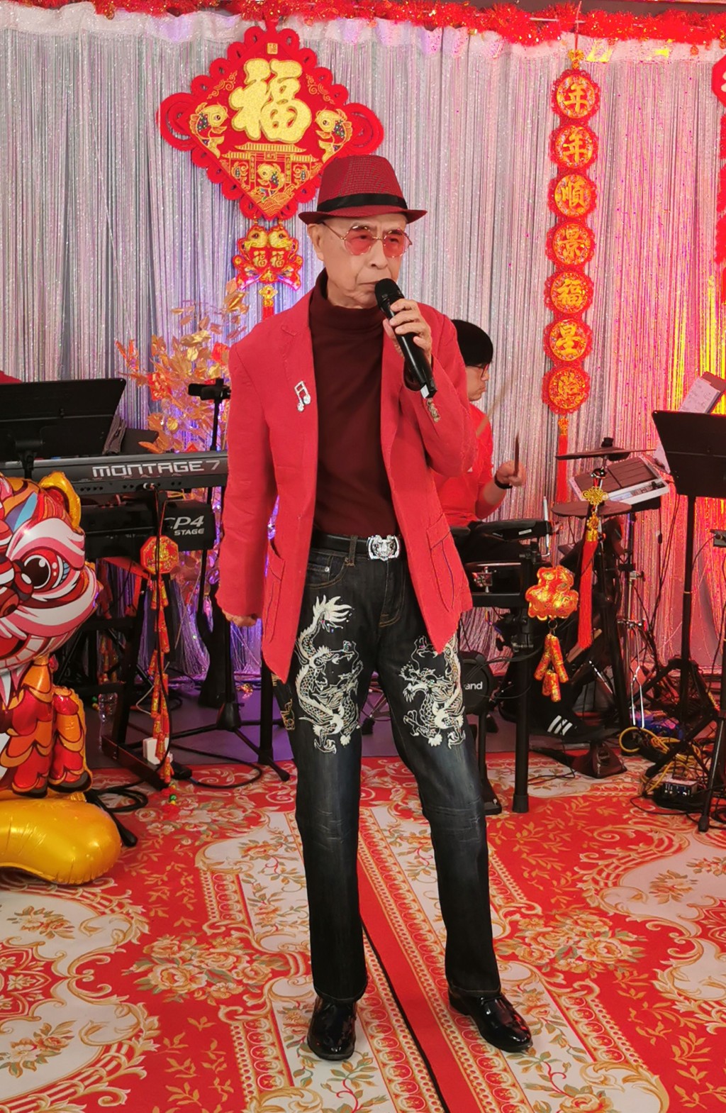 棠哥為環星娛樂年初一播出嘅網上節目獻唱。
