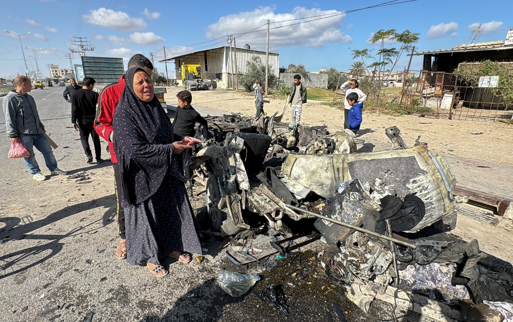 以色列总理内坦尼亚胡扬言续推动进攻拉法的计画。图为拉法一架汽车遭以军炸毁。路透社