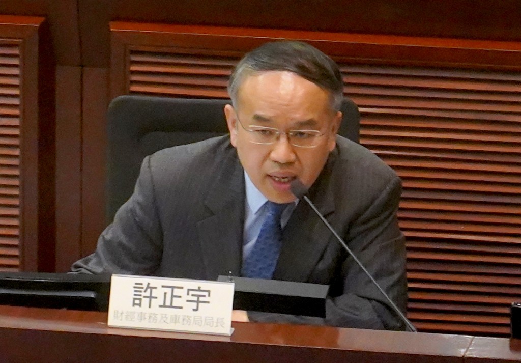 財經事務及庫務局局長許正宇指，考慮是否增加免税額時，必須審視能否有效推動相關政策目標，並在審慎理財原則下取得平衡。資料圖片