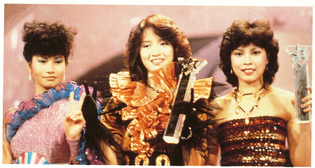 覃美金(梅媽)幼女是已故天后梅艷芳。 覃美金(梅媽)幼女是已故天后梅艷芳。