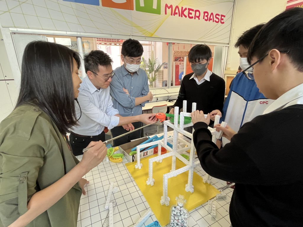 與STEAM組合作設計「過山車工作坊」。 與STEAM組合作設計「過山車工作坊」。