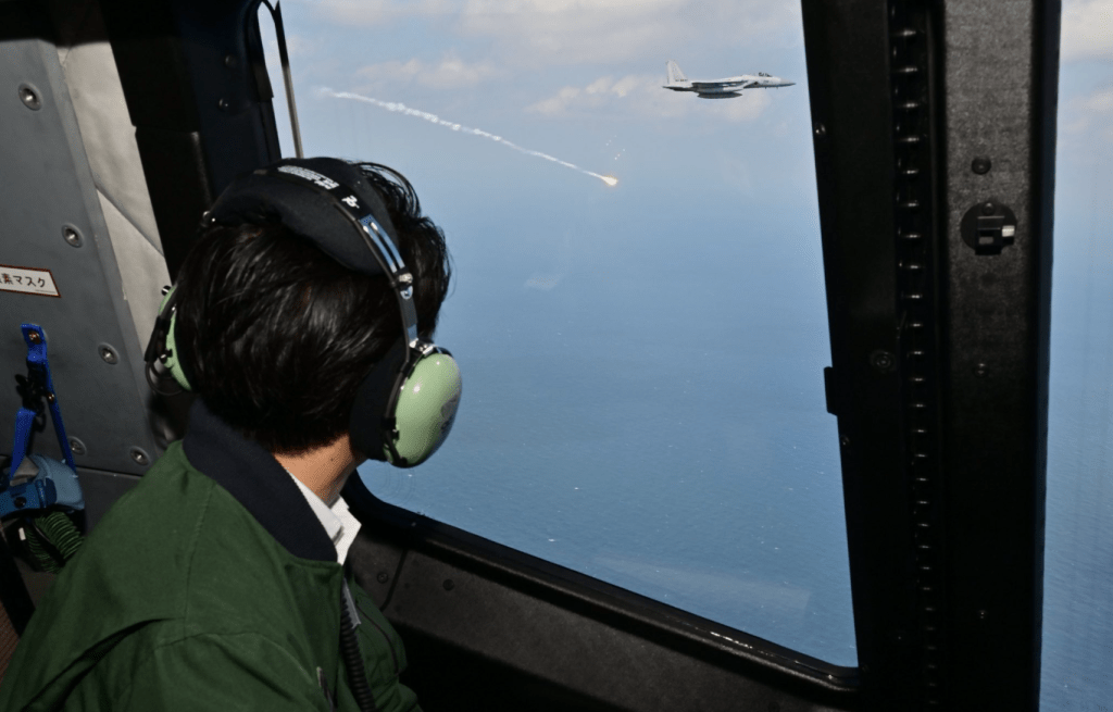 小泉進次郎前往沖繩視察自衛隊設施。X@shinjirokoiz