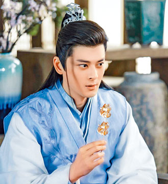 郭品超在《三生三世枕上書》中的造型仙氣脫俗。