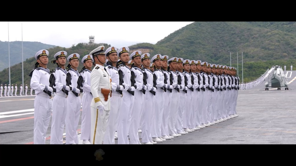 《我們是彼此的光》MV見艦員們的工作情況。微博@人民海軍