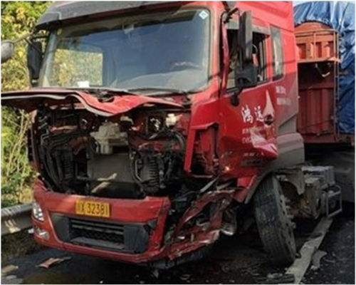 两宗交通意外涉及多车相撞。网图 