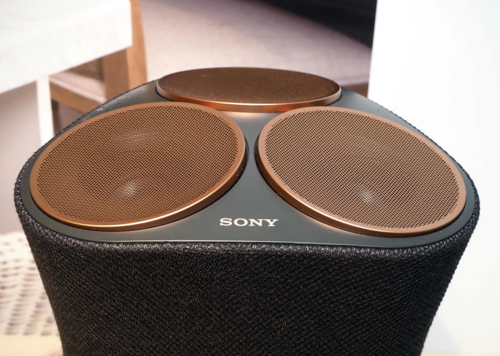 RA5000頂部三個朝天驅動單元設計，令人想到電動鬚刨的動向刀頭。