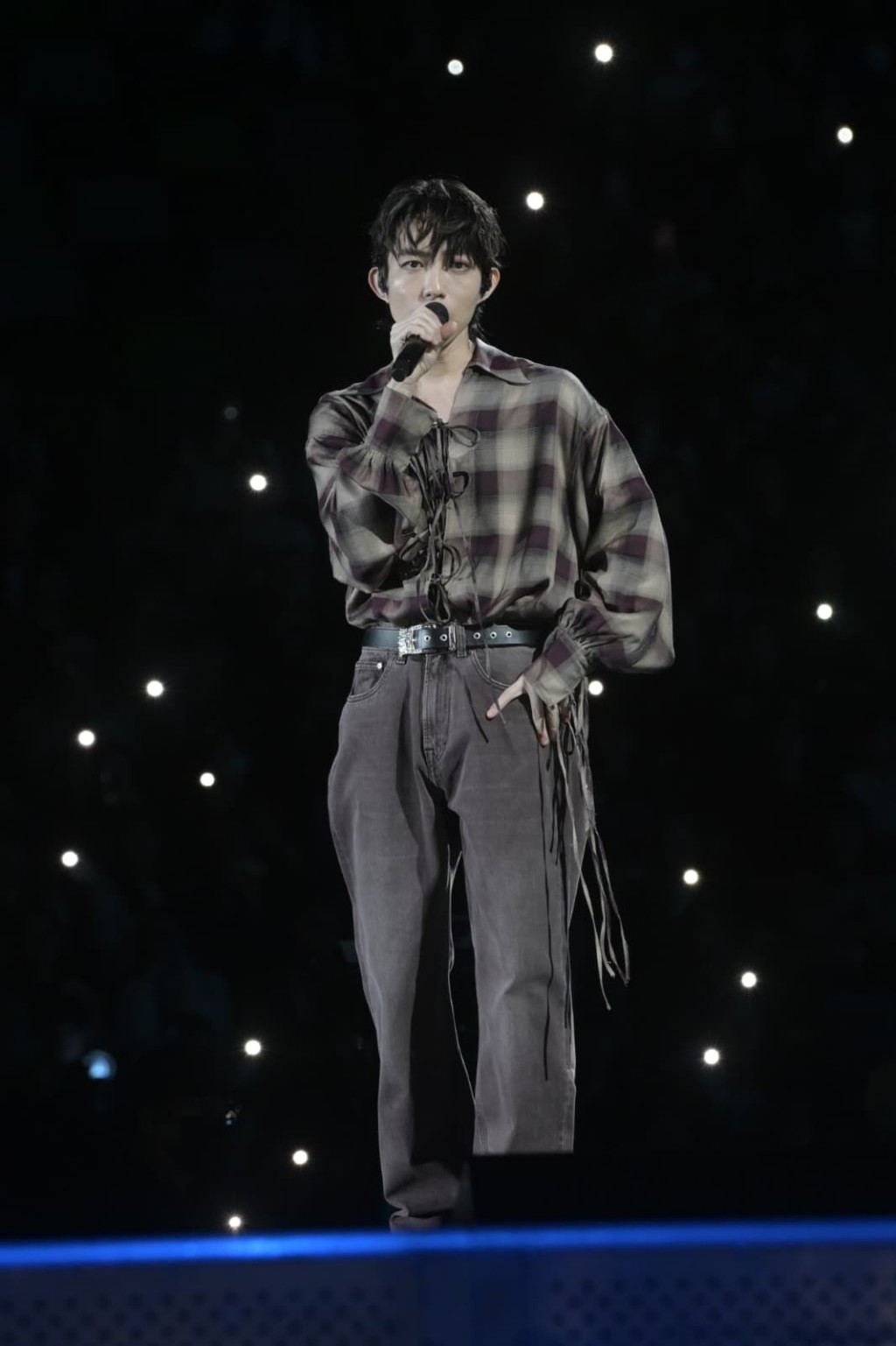 Yoga唱《說謊》。