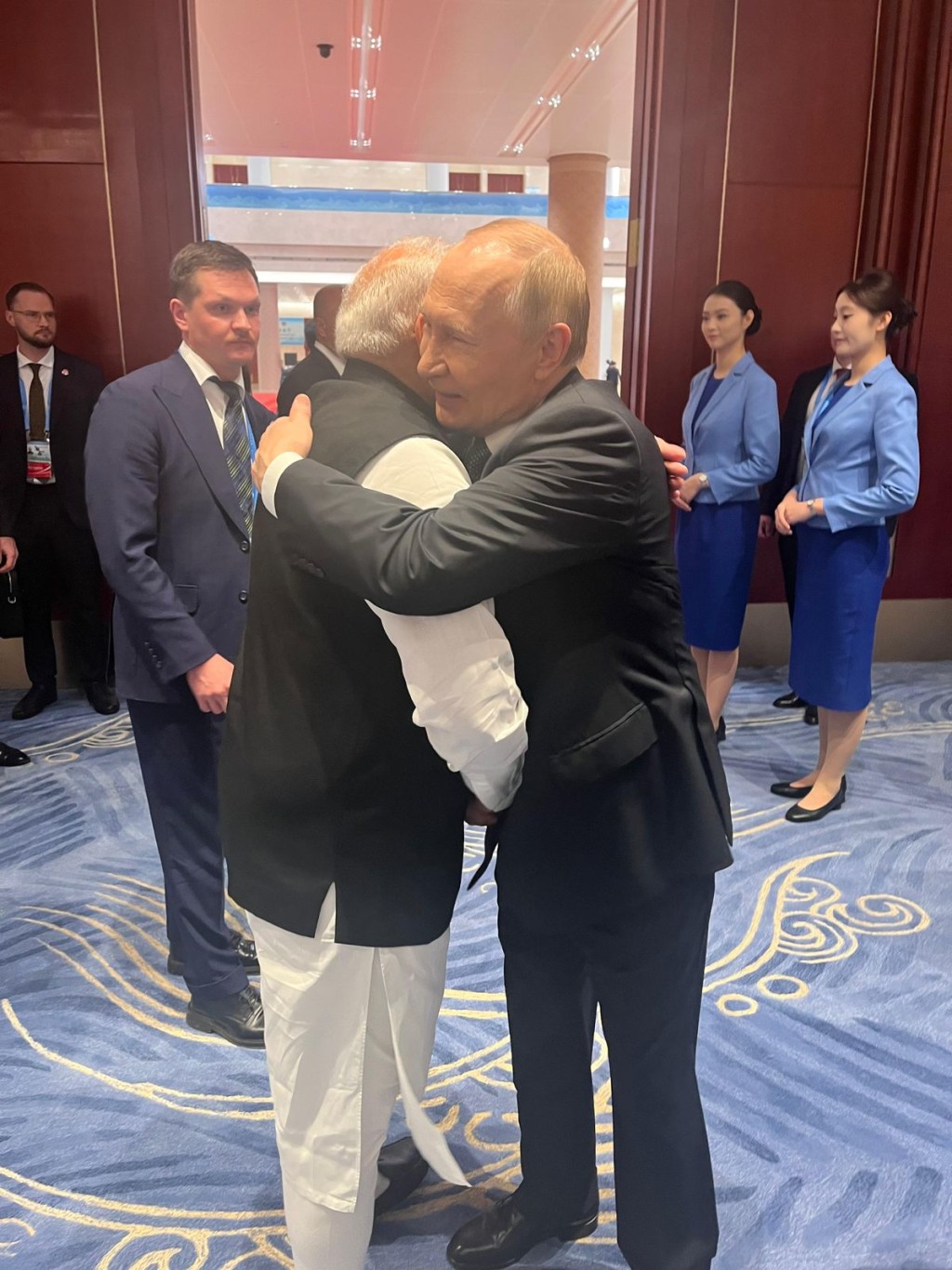 莫迪與普京相見歡。 X / Narendra Modi 莫迪與普京相見歡。 X / Narendra Modi